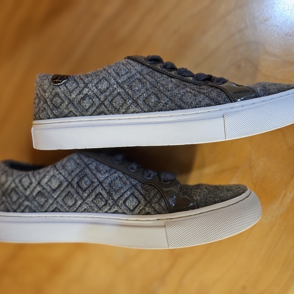 Tory Burch Shoes - Size 7. Tory Burch Dovestone Gray Quilted Felted Women's Sneakers. Clean! Logo